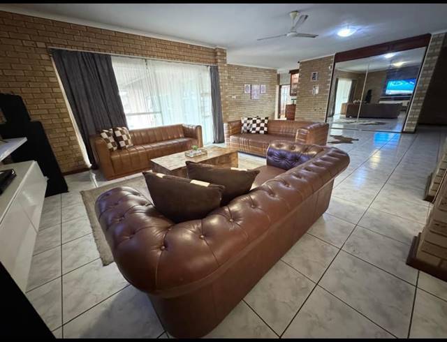 3 BEDROOM FREEHOLD FOR SALE IN MEER EN SEE